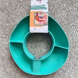 Silicone Snack Topper Tray in Teal
